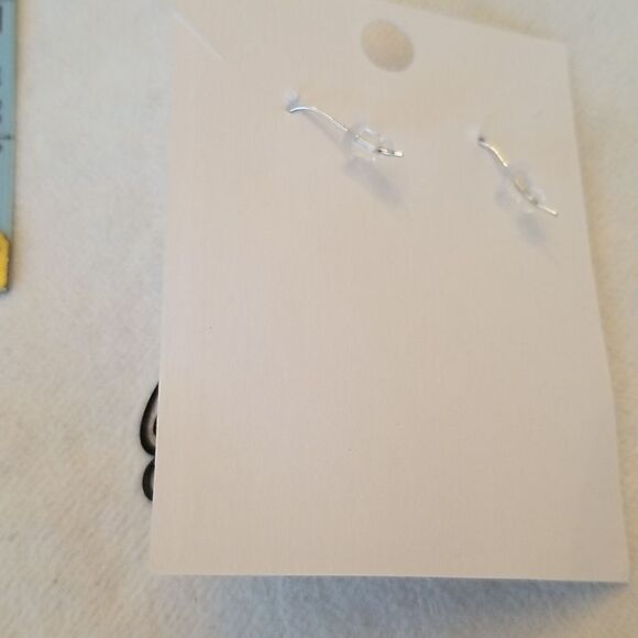 ❤ Black Dangle  Earrings - Picture 3 of 4